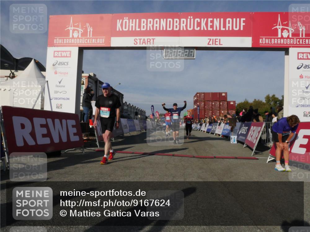 03.10.2025 - Köhlbrandbrückenlauf Matties Gatica Varas http://msf.ph/oto/9167624 03.10.2025 10:09:29 Ziel 1201, 1250, 1464, 1558, 1742, 1805, 1818, 1901, 3387, 3641 meine-sportfotos.de