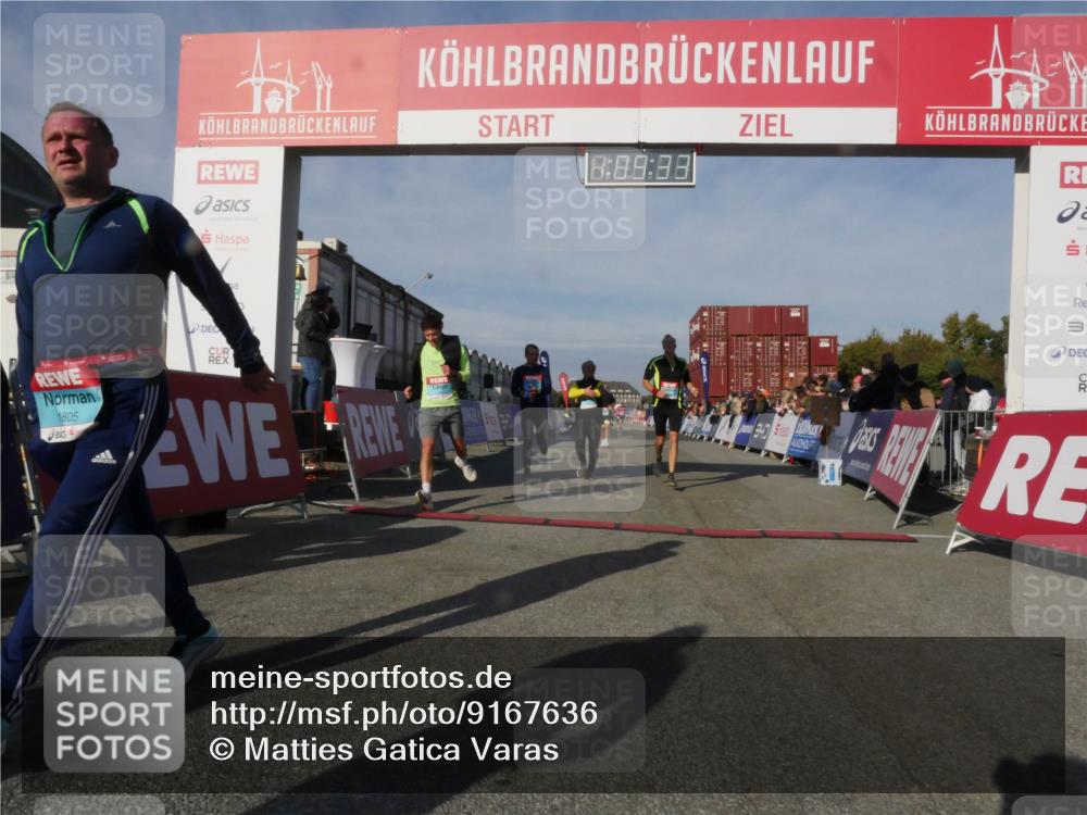 03.10.2025 - Köhlbrandbrückenlauf Matties Gatica Varas http://msf.ph/oto/9167636 03.10.2025 10:09:35 Ziel 1201, 1408, 1464, 1558, 2882, 2946, 3387, 3641 meine-sportfotos.de