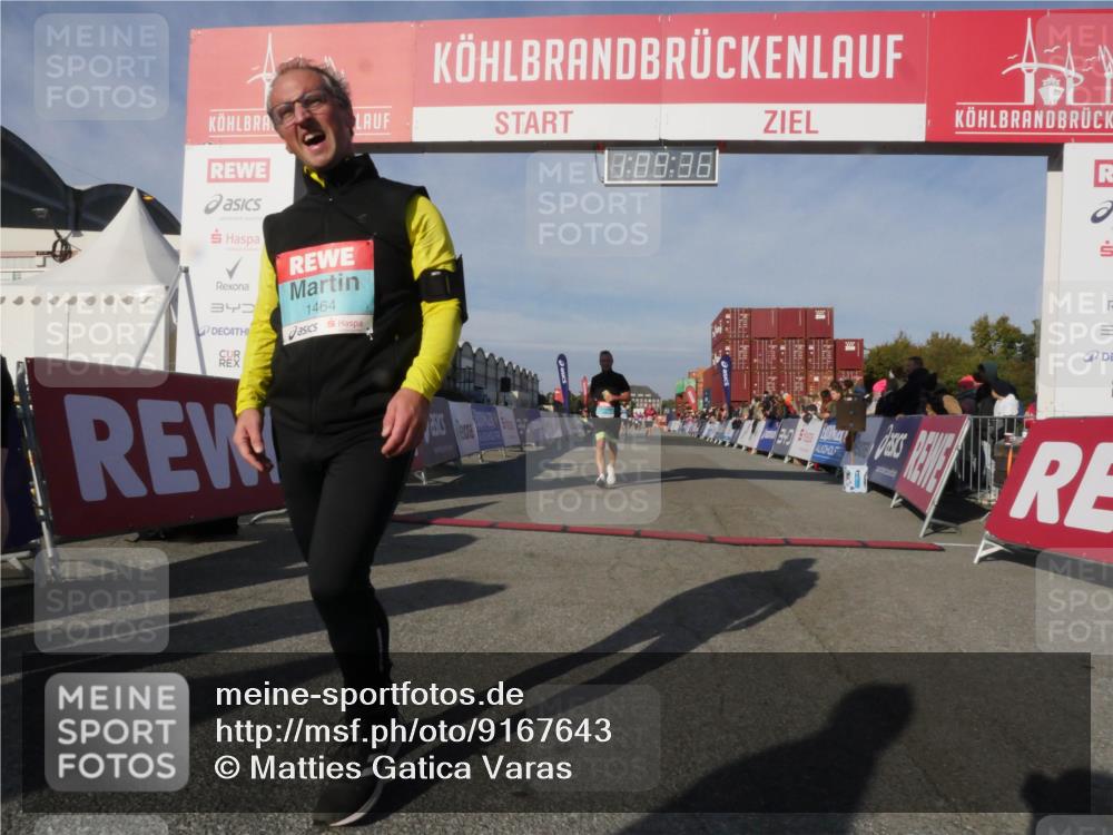 03.10.2025 - Köhlbrandbrückenlauf Matties Gatica Varas http://msf.ph/oto/9167643 03.10.2025 10:09:38 Ziel 1408, 2882, 2946, 3641 meine-sportfotos.de
