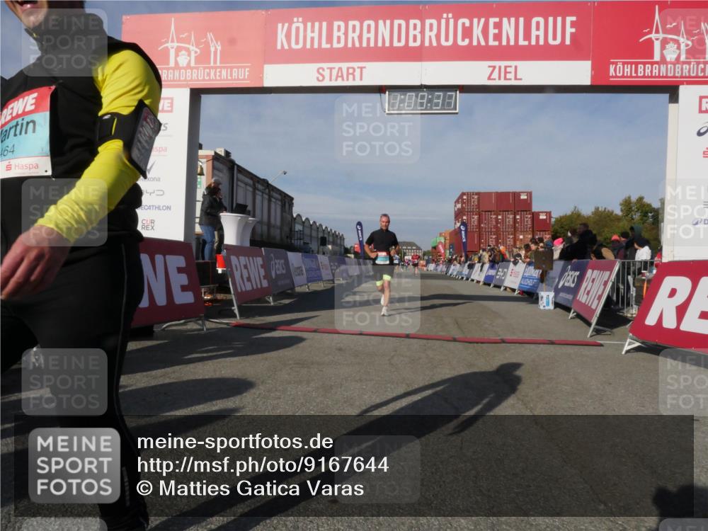 03.10.2025 - Köhlbrandbrückenlauf Matties Gatica Varas http://msf.ph/oto/9167644 03.10.2025 10:09:39 Ziel 1408, 2882, 2946, 3641 meine-sportfotos.de