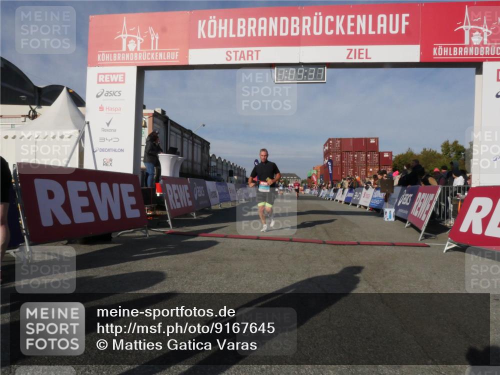 03.10.2025 - Köhlbrandbrückenlauf Matties Gatica Varas http://msf.ph/oto/9167645 03.10.2025 10:09:39 Ziel 1408, 2882, 2946, 3641 meine-sportfotos.de