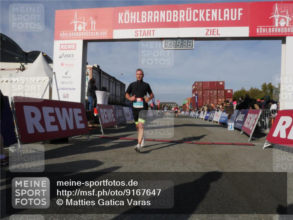 03.10.2025 - Köhlbrandbrückenlauf Matties Gatica Varas http://msf.ph/oto/9167647 03.10.2025 10:09:40 Ziel 1408, 2882, 2946 meine-sportfotos.de