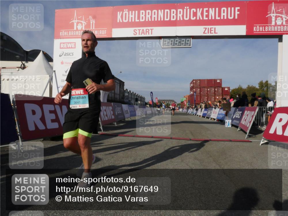 03.10.2025 - Köhlbrandbrückenlauf Matties Gatica Varas http://msf.ph/oto/9167649 03.10.2025 10:09:41 Ziel 1408, 2882, 2946 meine-sportfotos.de