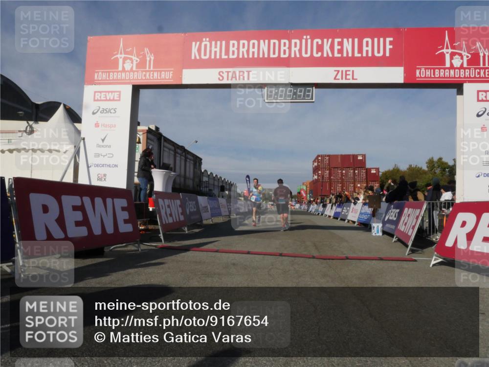 03.10.2025 - Köhlbrandbrückenlauf Matties Gatica Varas http://msf.ph/oto/9167654 03.10.2025 10:09:45 Ziel 1408, 1786, 2882, 2946, 3321, 3539 meine-sportfotos.de