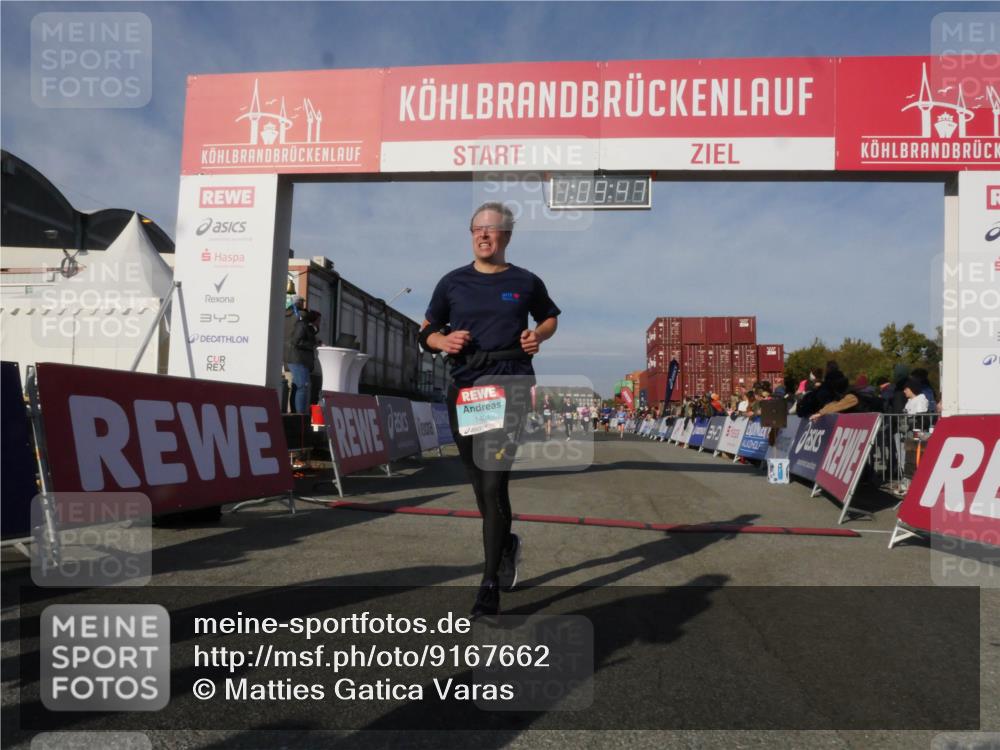 03.10.2025 - Köhlbrandbrückenlauf Matties Gatica Varas http://msf.ph/oto/9167662 03.10.2025 10:09:49 Ziel 1188, 1399, 1786, 1801, 1975, 2027, 3162, 3321, 3539, 3811 meine-sportfotos.de