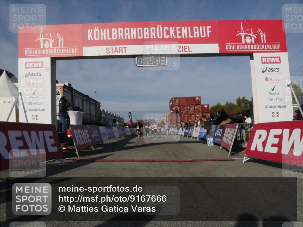 03.10.2025 - Köhlbrandbrückenlauf Matties Gatica Varas http://msf.ph/oto/9167666 03.10.2025 10:09:51 Ziel 1188, 1399, 1401, 1786, 1801, 1975, 2027, 3162, 3321, 3539, 3811 meine-sportfotos.de