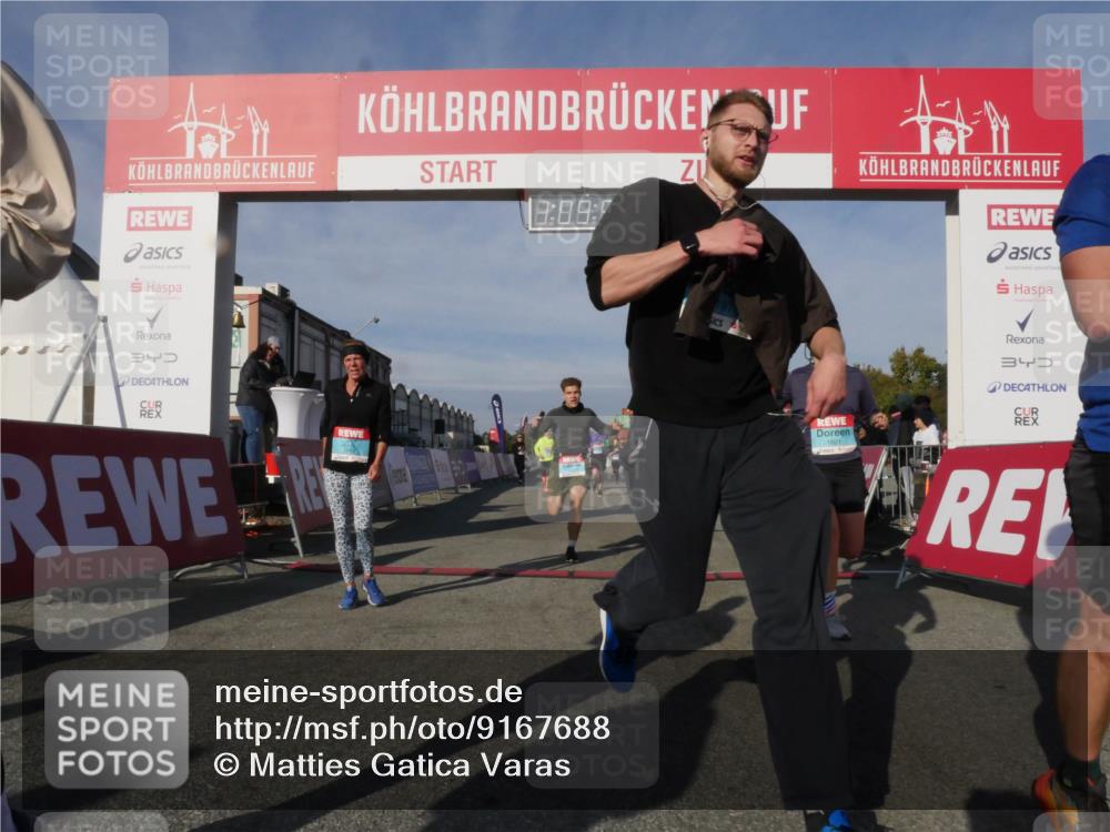 03.10.2025 - Köhlbrandbrückenlauf Matties Gatica Varas http://msf.ph/oto/9167688 03.10.2025 10:10:01 Ziel 1343, 1401, 1409, 1473, 1544, 1747, 1873, 2034, 2471, 3162, 3200, 3201, 3493 meine-sportfotos.de