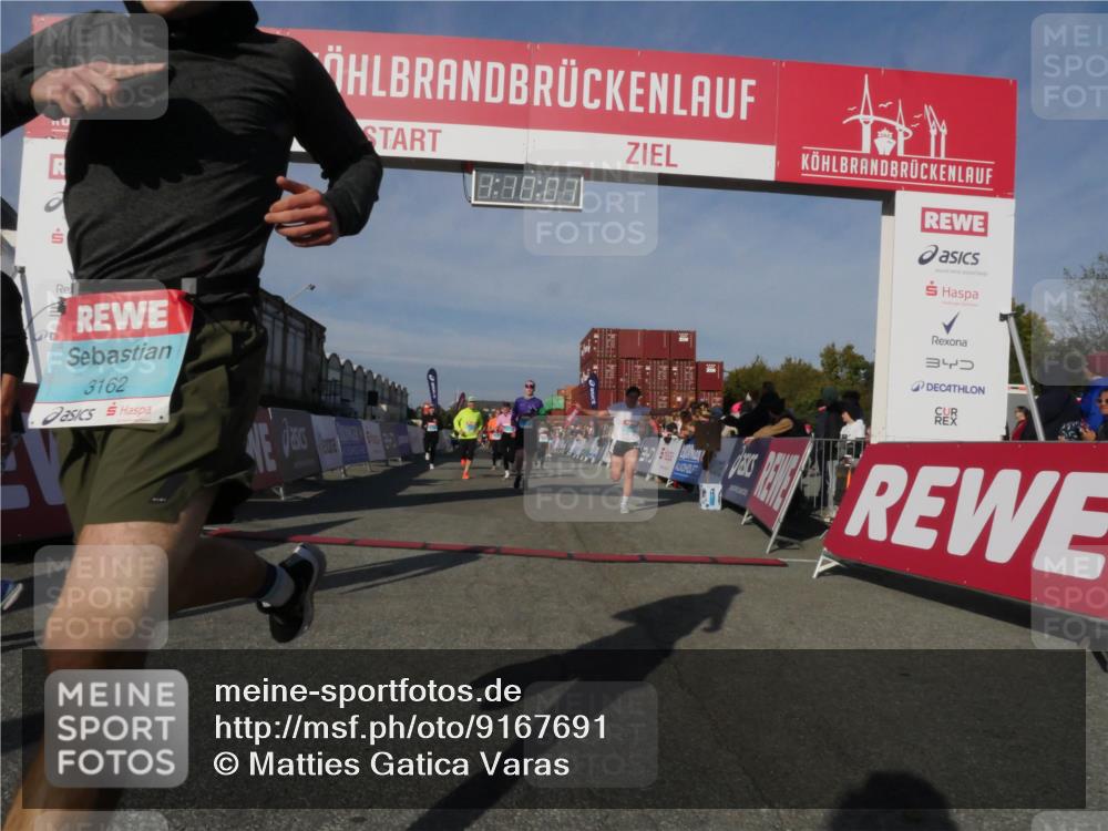 03.10.2025 - Köhlbrandbrückenlauf Matties Gatica Varas http://msf.ph/oto/9167691 03.10.2025 10:10:02 Ziel 1343, 1401, 1409, 1473, 1544, 1747, 1873, 2034, 2471, 3200, 3201, 3493 meine-sportfotos.de