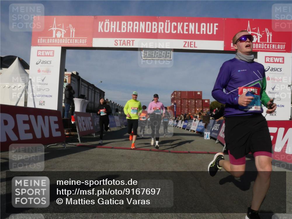 03.10.2025 - Köhlbrandbrückenlauf Matties Gatica Varas http://msf.ph/oto/9167697 03.10.2025 10:10:05 Ziel 1243, 1343, 1409, 1473, 1544, 1747, 1873, 2471, 3200, 3201, 3493 meine-sportfotos.de