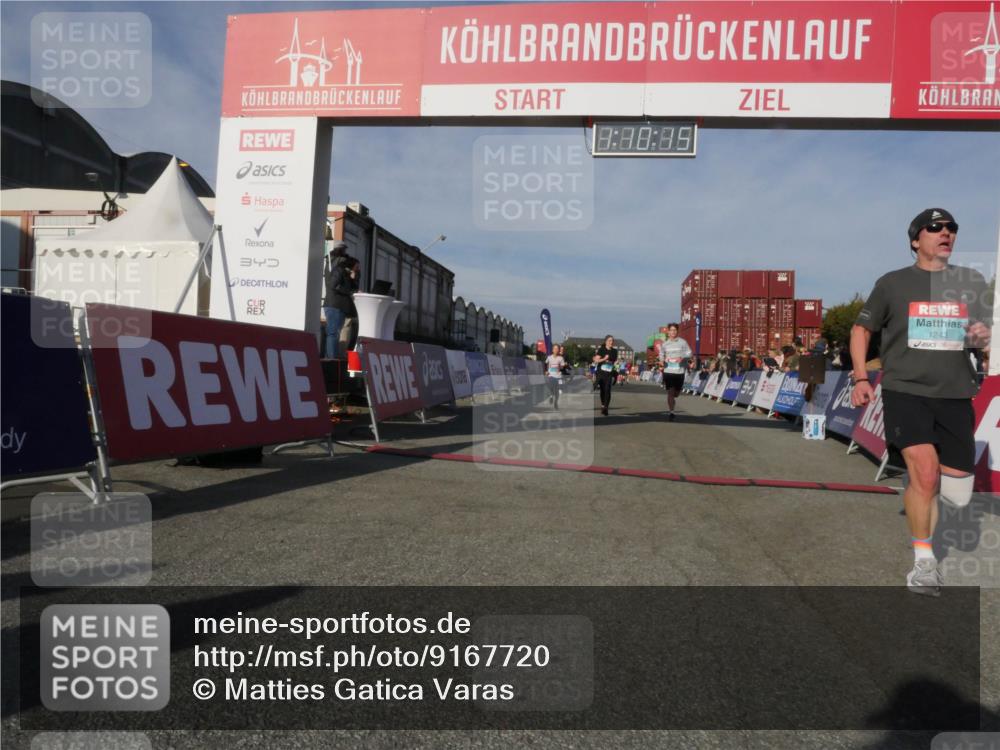 03.10.2025 - Köhlbrandbrückenlauf Matties Gatica Varas http://msf.ph/oto/9167720 03.10.2025 10:10:17 Ziel 1192, 1583, 1656, 1919, 2040, 2074, 2679, 3068, 3124, 3218 meine-sportfotos.de