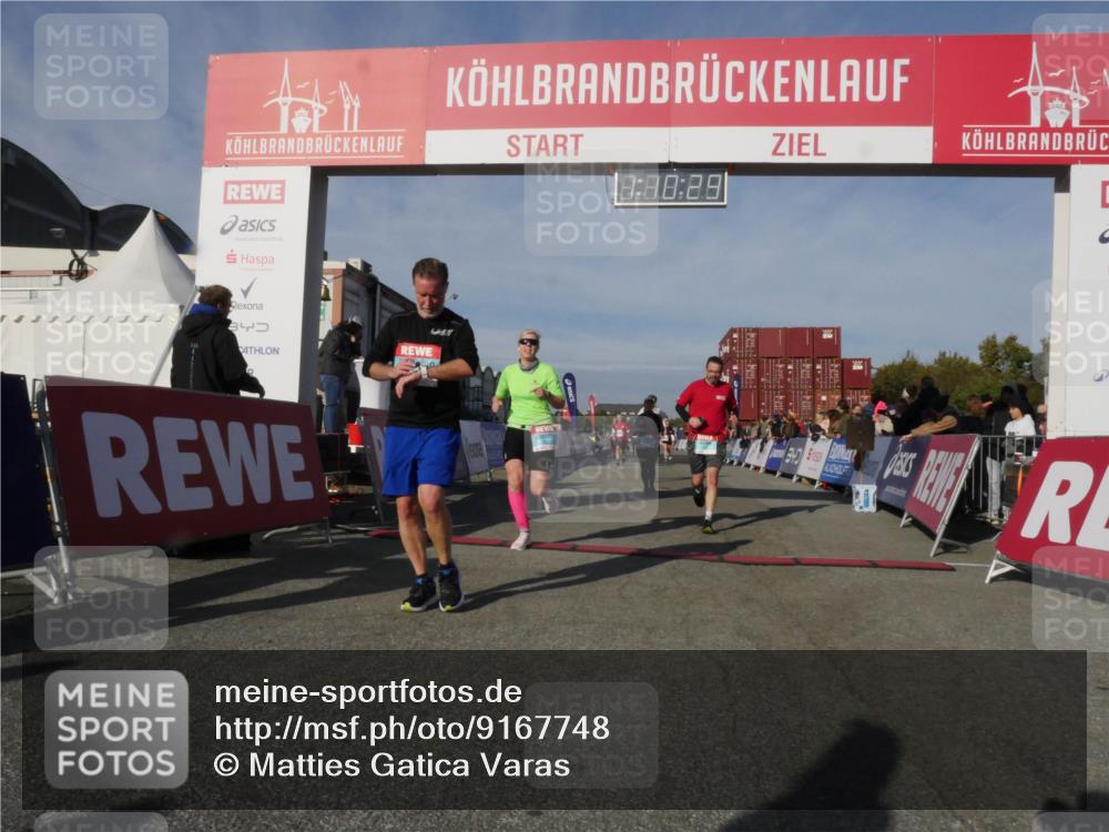 03.10.2025 - Köhlbrandbrückenlauf Matties Gatica Varas http://msf.ph/oto/9167748 03.10.2025 10:10:31 Ziel 1307, 1375, 1499, 1536, 1605, 1631, 1636, 2134, 2821, 2858, 3345 meine-sportfotos.de