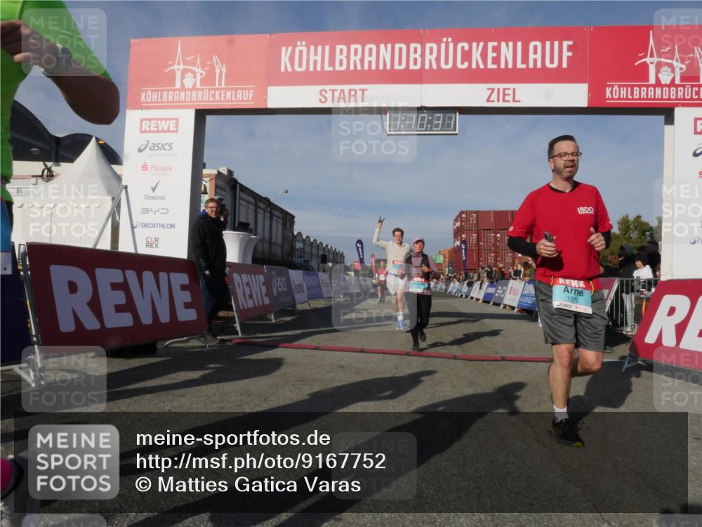 03.10.2025 - Köhlbrandbrückenlauf Matties Gatica Varas http://msf.ph/oto/9167752 03.10.2025 10:10:33 Ziel 1093, 1307, 1499, 1536, 1605, 1631, 1636, 2134, 2858, 2964, 3345 meine-sportfotos.de