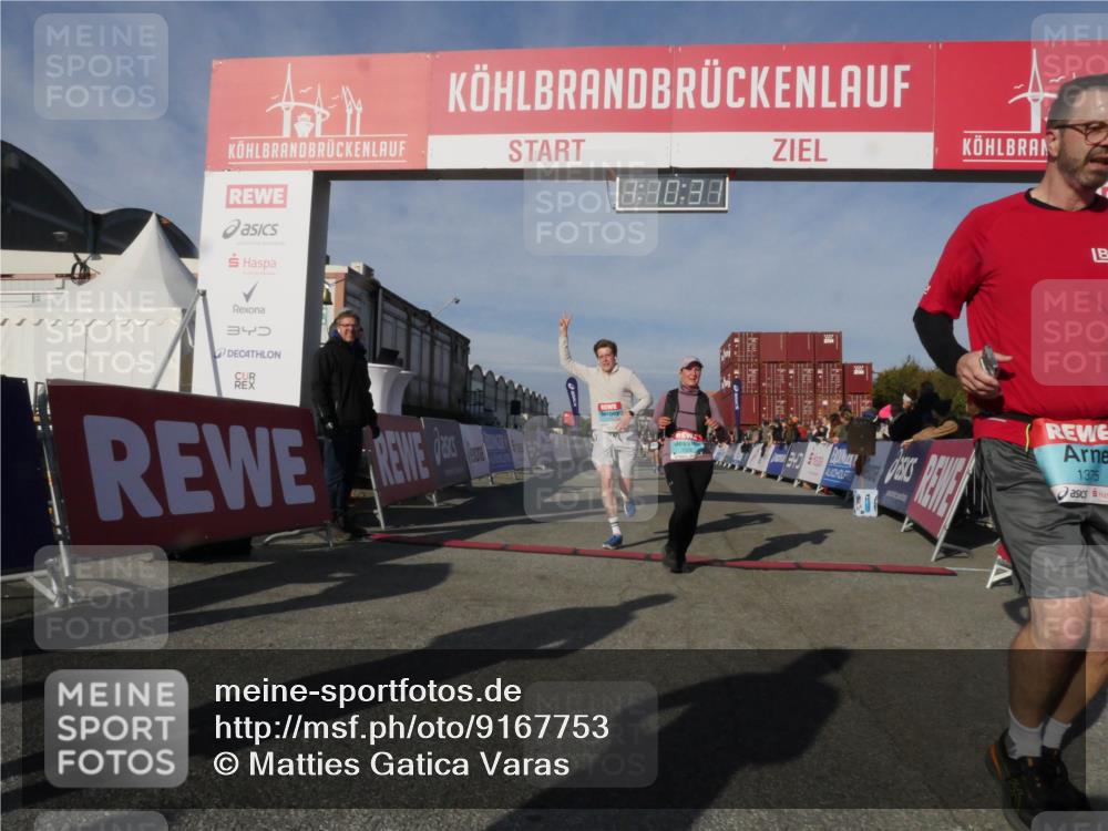 03.10.2025 - Köhlbrandbrückenlauf Matties Gatica Varas http://msf.ph/oto/9167753 03.10.2025 10:10:33 Ziel 1093, 1307, 1499, 1536, 1605, 1631, 1636, 2134, 2858, 2964, 3345 meine-sportfotos.de