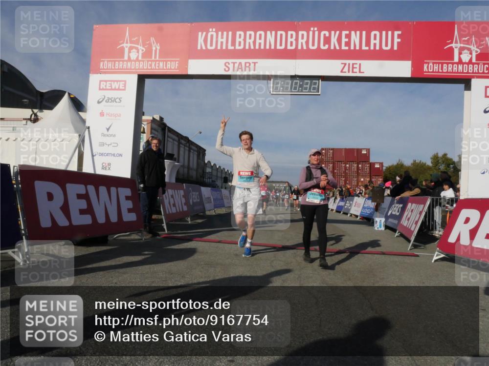 03.10.2025 - Köhlbrandbrückenlauf Matties Gatica Varas http://msf.ph/oto/9167754 03.10.2025 10:10:34 Ziel 1093, 1307, 1499, 1605, 1631, 1636, 2134, 2964, 3345 meine-sportfotos.de