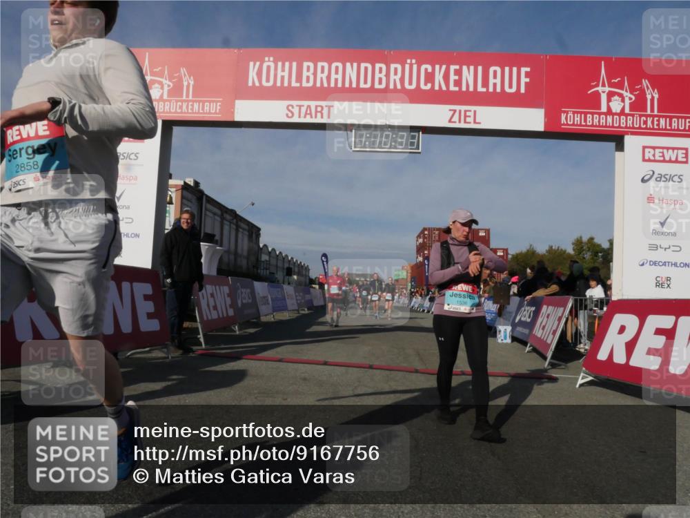 03.10.2025 - Köhlbrandbrückenlauf Matties Gatica Varas http://msf.ph/oto/9167756 03.10.2025 10:10:35 Ziel 1093, 1307, 1499, 1605, 1631, 1636, 2134, 2728, 2890, 2891, 2964, 3345 meine-sportfotos.de