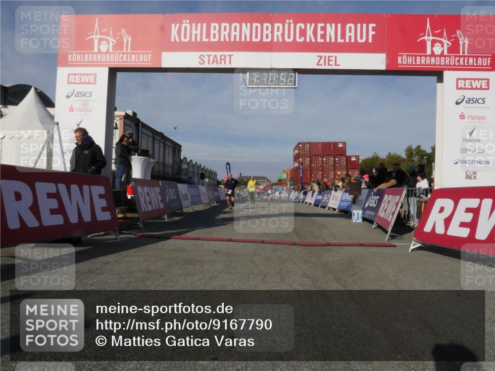 03.10.2025 - Köhlbrandbrückenlauf Matties Gatica Varas http://msf.ph/oto/9167790 03.10.2025 10:10:54 Ziel 1151, 1183, 1450, 1568, 1701, 1705, 1973, 2150, 2729, 3032, 3717, 3818 meine-sportfotos.de