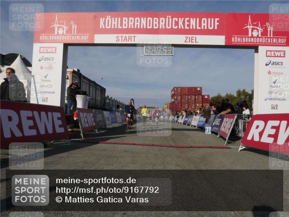 03.10.2025 - Köhlbrandbrückenlauf Matties Gatica Varas http://msf.ph/oto/9167792 03.10.2025 10:10:55 Ziel 1151, 1183, 1450, 1568, 1701, 1705, 1973, 2150, 2729, 3032, 3717, 3818 meine-sportfotos.de