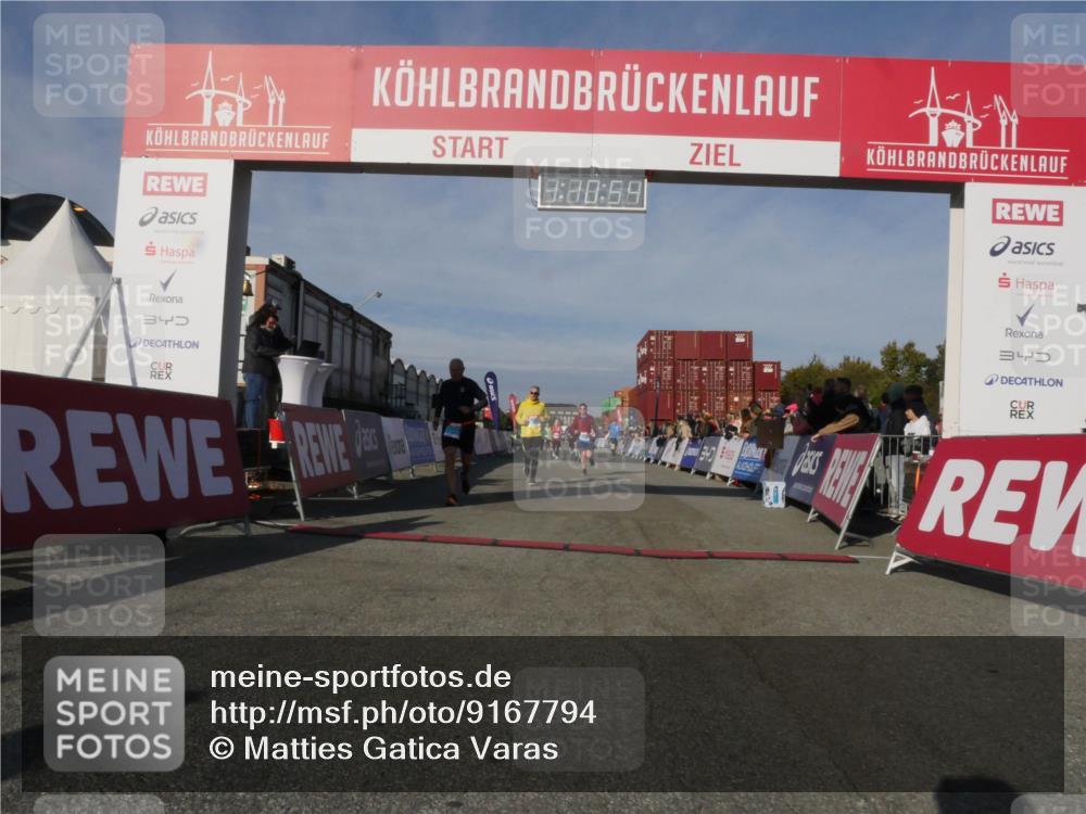 03.10.2025 - Köhlbrandbrückenlauf Matties Gatica Varas http://msf.ph/oto/9167794 03.10.2025 10:10:56 Ziel 1151, 1183, 1450, 1568, 1701, 1705, 1945, 1973, 2150, 2729, 3032, 3717, 3818 meine-sportfotos.de