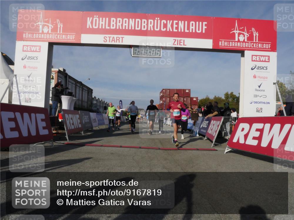 03.10.2025 - Köhlbrandbrückenlauf Matties Gatica Varas http://msf.ph/oto/9167819 03.10.2025 10:11:08 Ziel 1149, 1229, 1286, 1802, 1945, 2214, 2381, 2711, 3334, 3352, 3410, 3653, 3808 meine-sportfotos.de