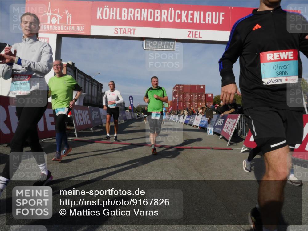 03.10.2025 - Köhlbrandbrückenlauf Matties Gatica Varas http://msf.ph/oto/9167826 03.10.2025 10:11:11 Ziel 1149, 1286, 2214, 2711, 3011, 3334, 3410, 3653 meine-sportfotos.de
