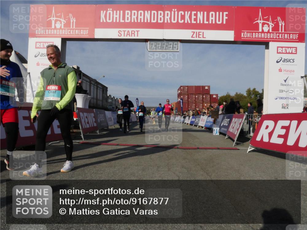 03.10.2025 - Köhlbrandbrückenlauf Matties Gatica Varas http://msf.ph/oto/9167877 03.10.2025 10:11:37 Ziel 1679, 1871, 1921, 2215, 2256, 2881, 2941, 3119, 3202, 3524, 3528 meine-sportfotos.de