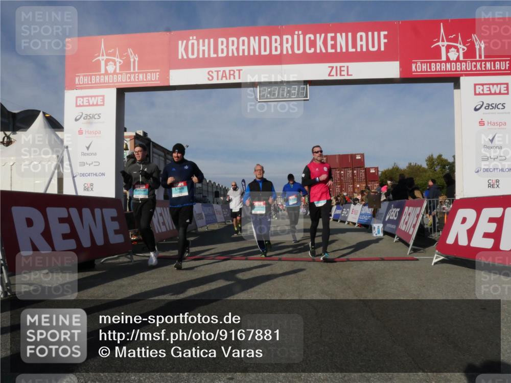03.10.2025 - Köhlbrandbrückenlauf Matties Gatica Varas http://msf.ph/oto/9167881 03.10.2025 10:11:39 Ziel 1435, 1679, 1768, 1921, 2256, 2881, 2941, 3202, 3406, 3524, 3528 meine-sportfotos.de