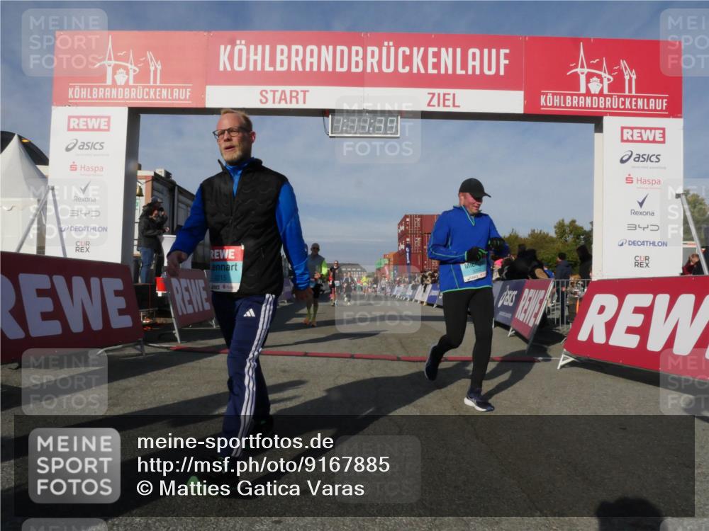 03.10.2025 - Köhlbrandbrückenlauf Matties Gatica Varas http://msf.ph/oto/9167885 03.10.2025 10:11:41 Ziel 1108, 1435, 1679, 1768, 1921, 2256, 2786, 3406, 3524, 3528 meine-sportfotos.de