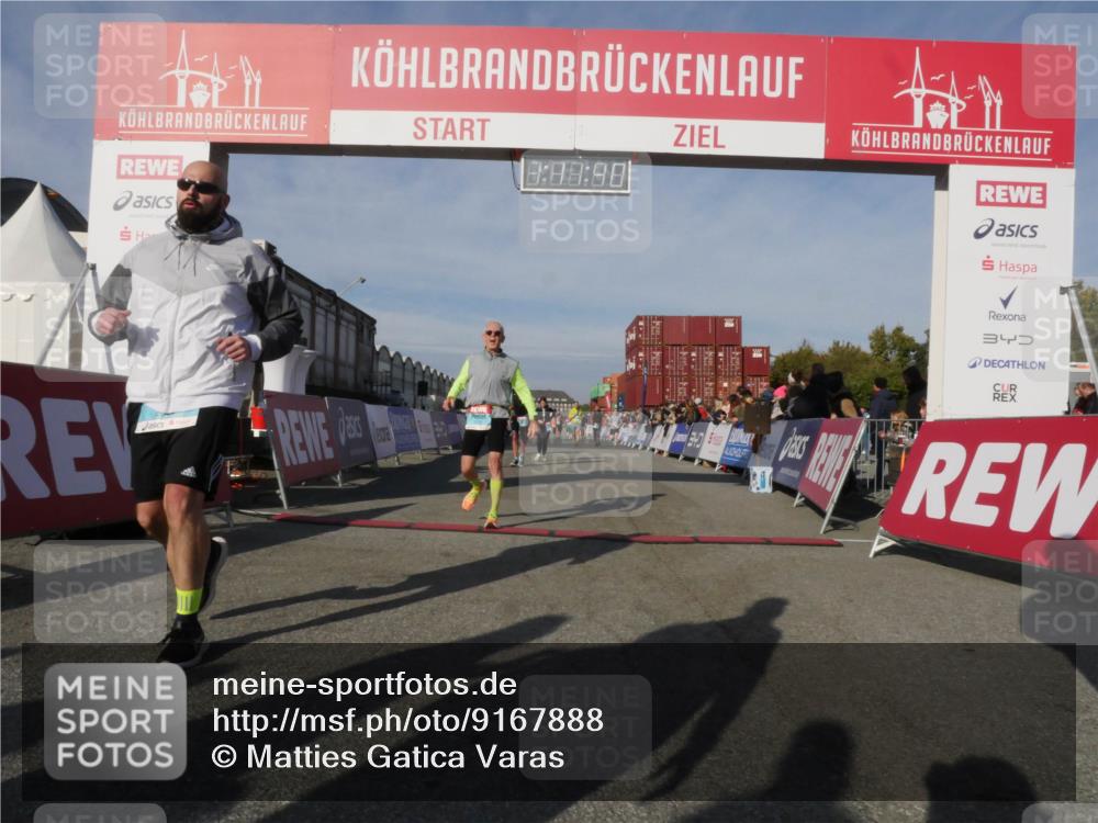 03.10.2025 - Köhlbrandbrückenlauf Matties Gatica Varas http://msf.ph/oto/9167888 03.10.2025 10:11:42 Ziel 1108, 1206, 1435, 1679, 1768, 1921, 2256, 2387, 2786, 3406, 3524, 3528 meine-sportfotos.de