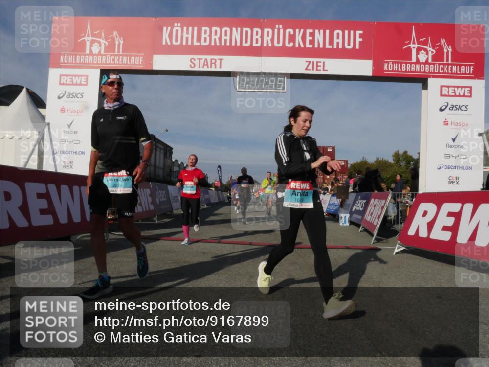 03.10.2025 - Köhlbrandbrückenlauf Matties Gatica Varas http://msf.ph/oto/9167899 03.10.2025 10:11:47 Ziel 1108, 1206, 1233, 1418, 1435, 1522, 1675, 1768, 1921, 2061, 2387, 2786, 3208, 3394, 3406, 3524 meine-sportfotos.de