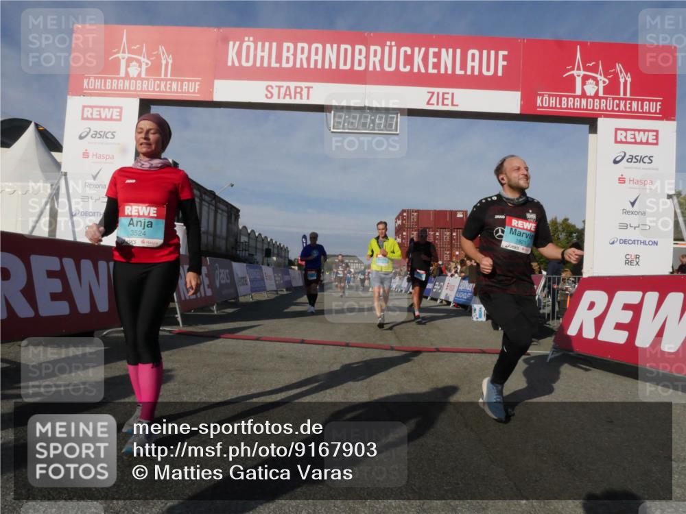 03.10.2025 - Köhlbrandbrückenlauf Matties Gatica Varas http://msf.ph/oto/9167903 03.10.2025 10:11:49 Ziel 1108, 1206, 1233, 1418, 1435, 1522, 1675, 1768, 2061, 2387, 2786, 3208, 3394, 3406 meine-sportfotos.de