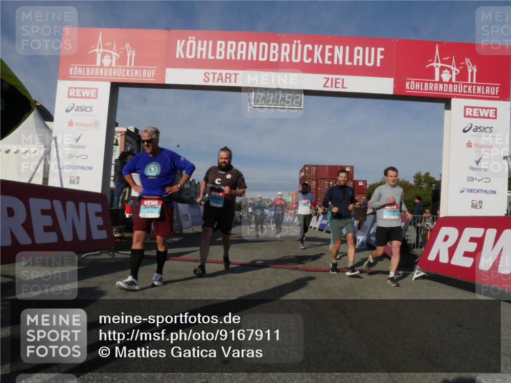 03.10.2025 - Köhlbrandbrückenlauf Matties Gatica Varas http://msf.ph/oto/9167911 03.10.2025 10:11:53 Ziel 1108, 1206, 1233, 1350, 1418, 1501, 1522, 1675, 2061, 2387, 2730, 2786, 3208, 3394 meine-sportfotos.de
