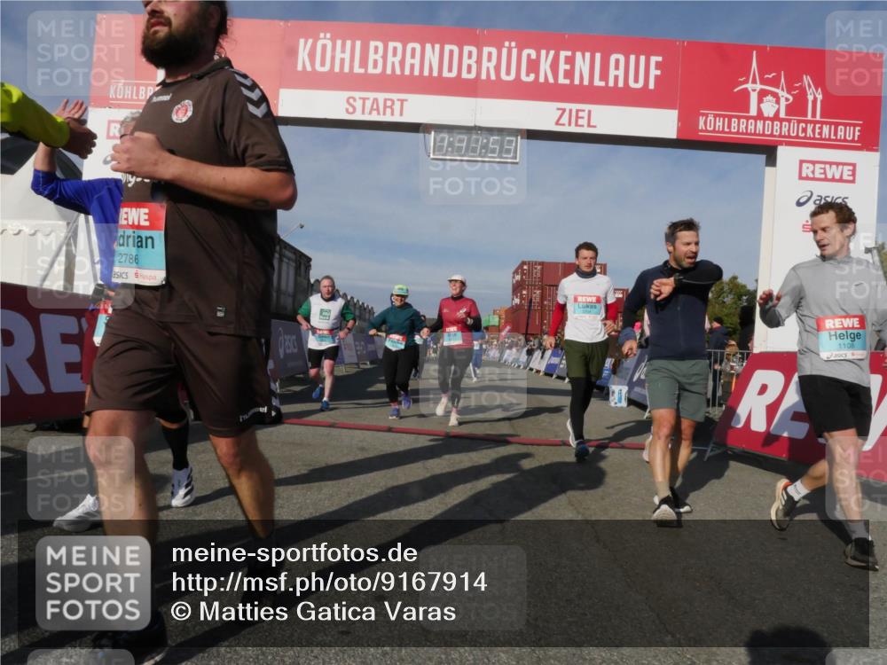 03.10.2025 - Köhlbrandbrückenlauf Matties Gatica Varas http://msf.ph/oto/9167914 03.10.2025 10:11:55 Ziel 1233, 1350, 1418, 1501, 1512, 1522, 1675, 2061, 2730, 3208, 3394, 3711 meine-sportfotos.de