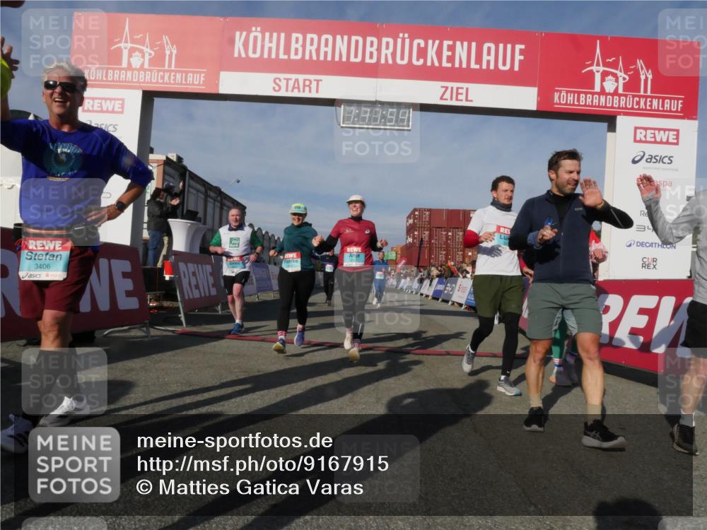03.10.2025 - Köhlbrandbrückenlauf Matties Gatica Varas http://msf.ph/oto/9167915 03.10.2025 10:11:55 Ziel 1233, 1350, 1418, 1501, 1512, 1522, 1675, 2061, 2730, 3208, 3394, 3711 meine-sportfotos.de
