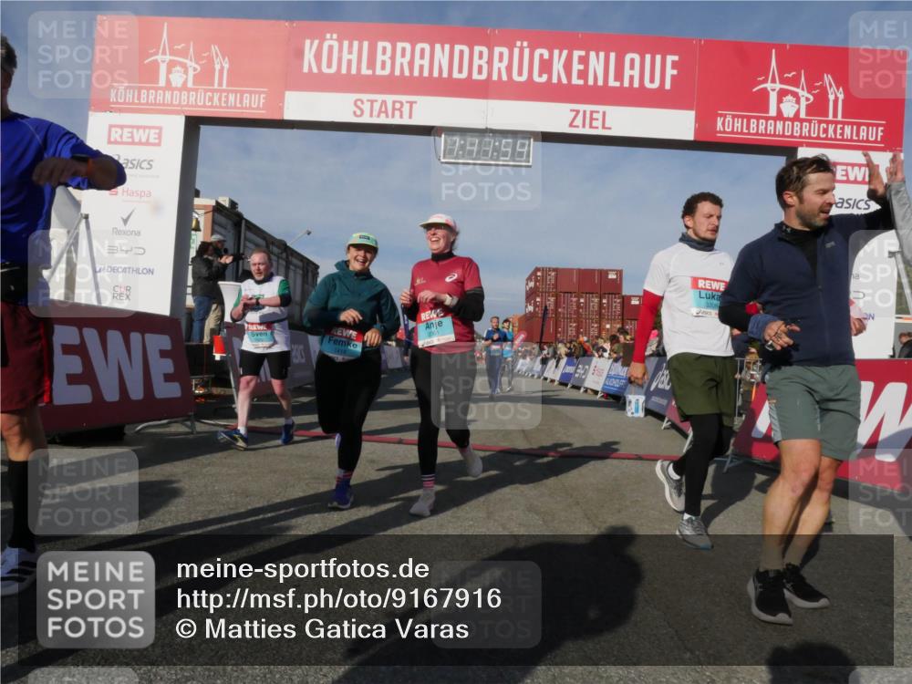03.10.2025 - Köhlbrandbrückenlauf Matties Gatica Varas http://msf.ph/oto/9167916 03.10.2025 10:11:56 Ziel 1233, 1350, 1501, 1512, 1675, 2730, 3394, 3711 meine-sportfotos.de
