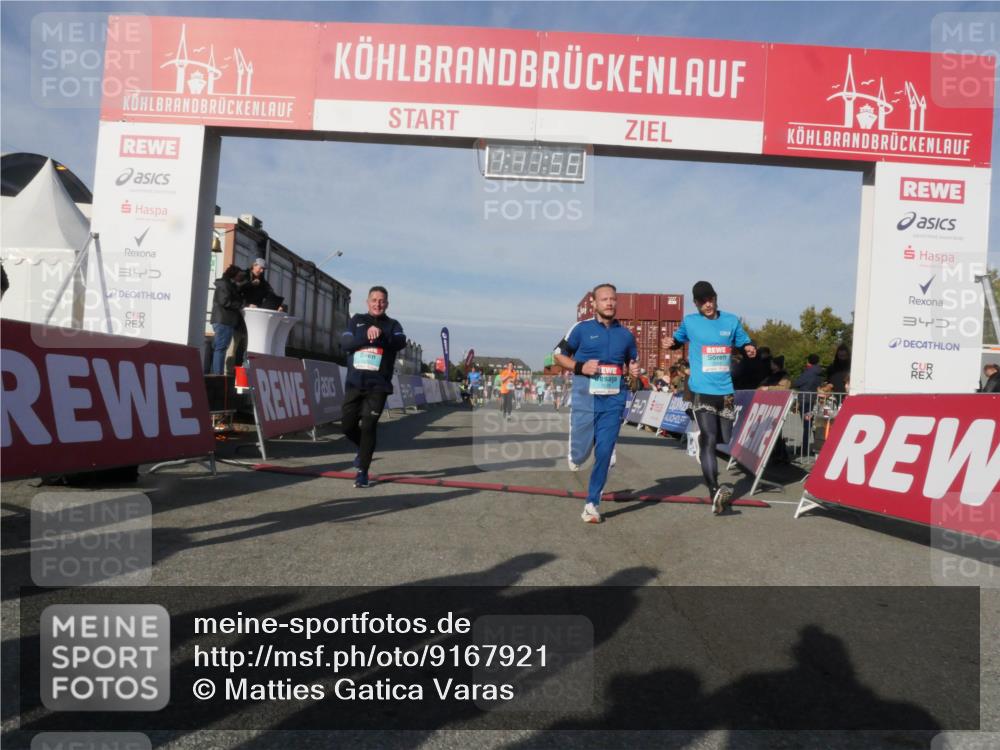 03.10.2025 - Köhlbrandbrückenlauf Matties Gatica Varas http://msf.ph/oto/9167921 03.10.2025 10:11:58 Ziel 1233, 1350, 1465, 1501, 1512, 1675, 1952, 2077, 2730, 2921, 3394, 3711 meine-sportfotos.de