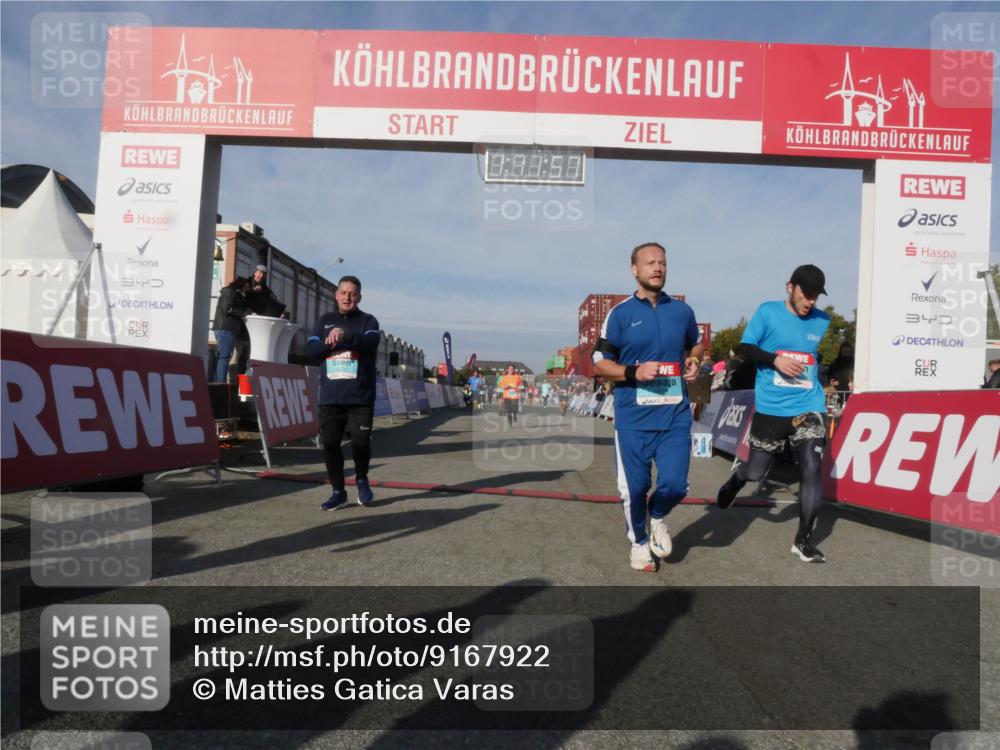 03.10.2025 - Köhlbrandbrückenlauf Matties Gatica Varas http://msf.ph/oto/9167922 03.10.2025 10:11:59 Ziel 1350, 1465, 1501, 1512, 1952, 2077, 2730, 2921, 3711, 3838 meine-sportfotos.de
