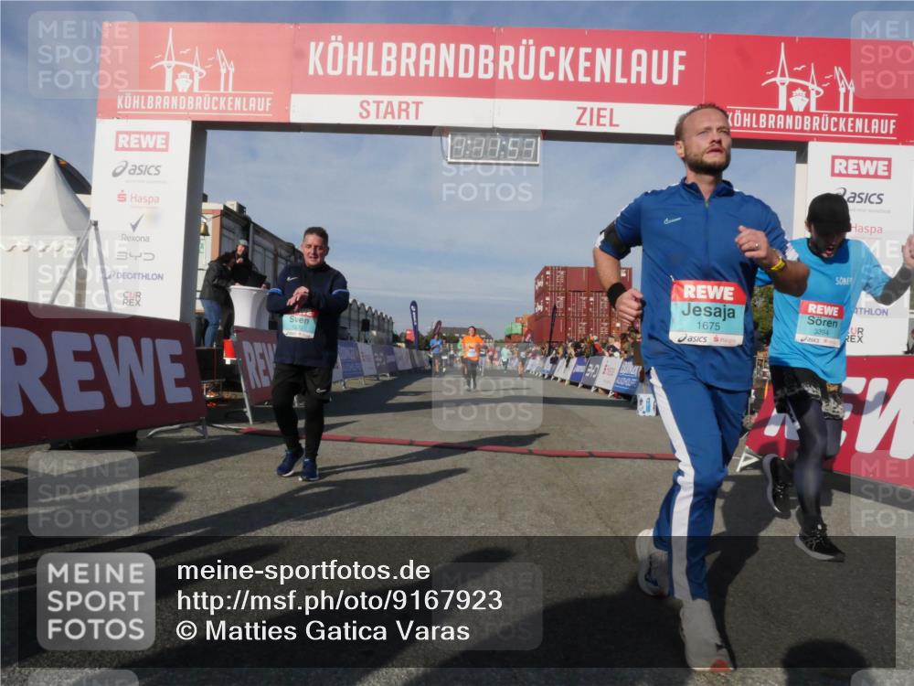 03.10.2025 - Köhlbrandbrückenlauf Matties Gatica Varas http://msf.ph/oto/9167923 03.10.2025 10:11:59 Ziel 1350, 1465, 1501, 1512, 1952, 2077, 2730, 2921, 3711, 3838 meine-sportfotos.de