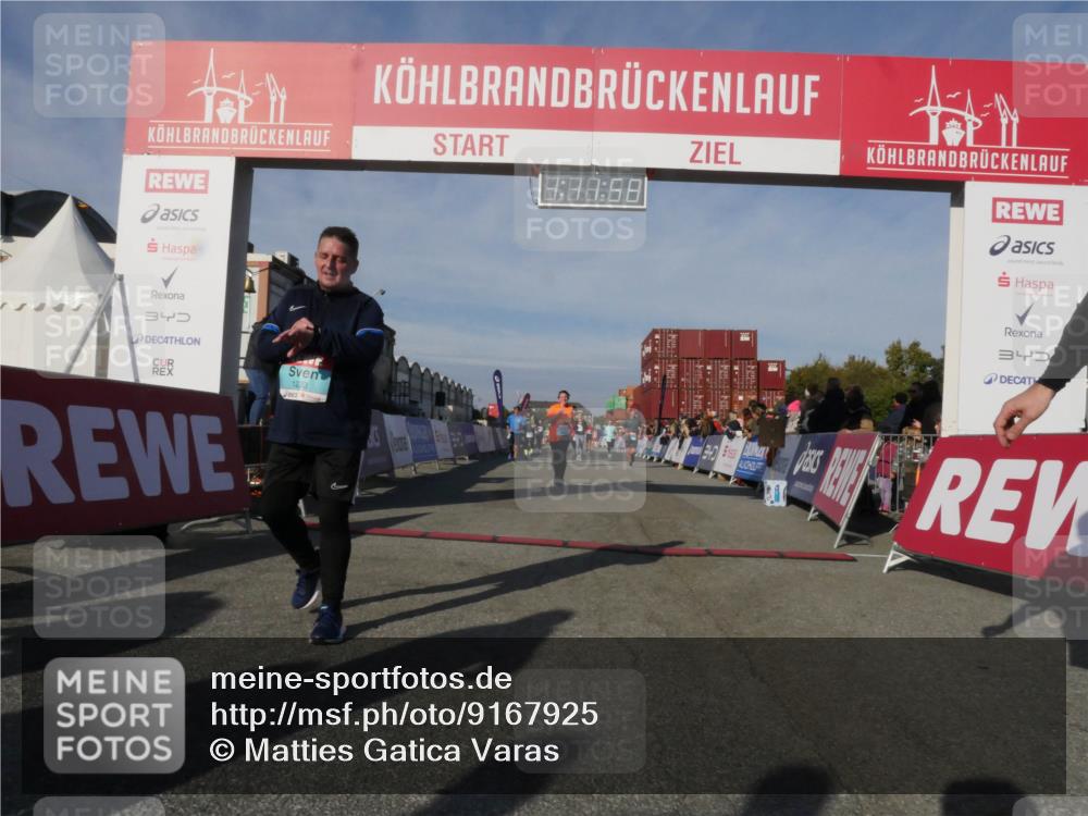 03.10.2025 - Köhlbrandbrückenlauf Matties Gatica Varas http://msf.ph/oto/9167925 03.10.2025 10:12:00 Ziel 1350, 1465, 1501, 1512, 1952, 2077, 2730, 2921, 3711, 3838 meine-sportfotos.de
