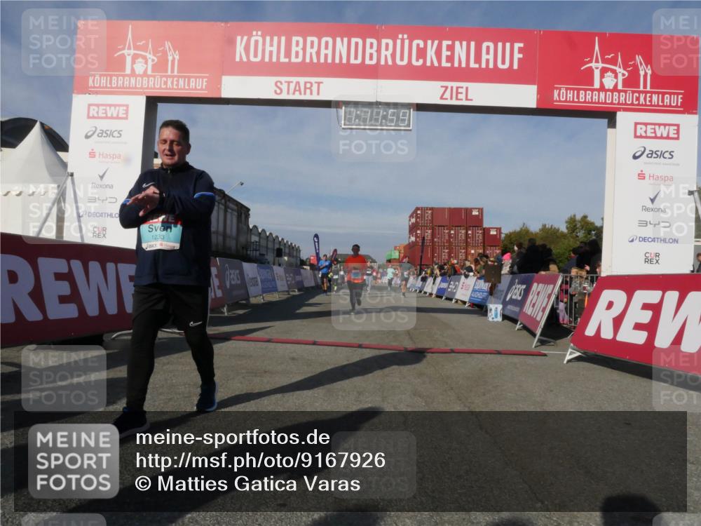 03.10.2025 - Köhlbrandbrückenlauf Matties Gatica Varas http://msf.ph/oto/9167926 03.10.2025 10:12:01 Ziel 1350, 1465, 1501, 1512, 1952, 2077, 2730, 2921, 3711, 3838 meine-sportfotos.de