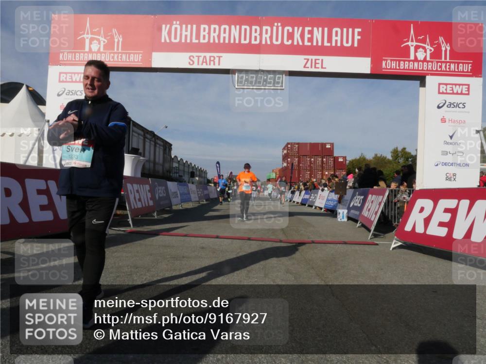 03.10.2025 - Köhlbrandbrückenlauf Matties Gatica Varas http://msf.ph/oto/9167927 03.10.2025 10:12:01 Ziel 1350, 1465, 1501, 1512, 1952, 2077, 2730, 2921, 3711, 3838 meine-sportfotos.de