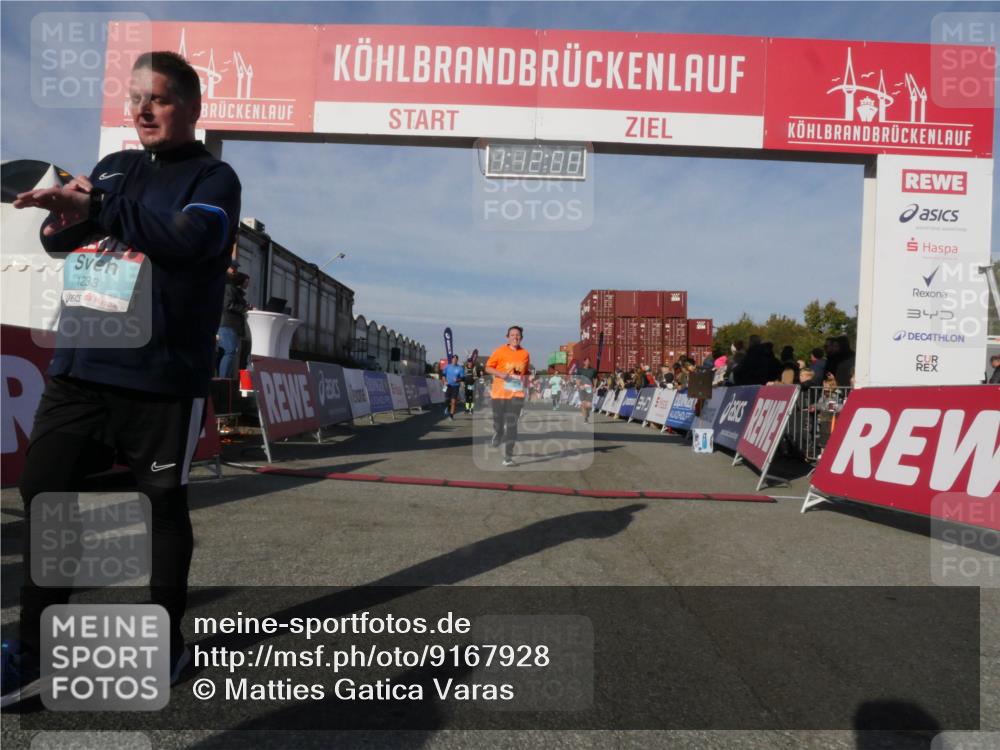 03.10.2025 - Köhlbrandbrückenlauf Matties Gatica Varas http://msf.ph/oto/9167928 03.10.2025 10:12:02 Ziel 1350, 1417, 1458, 1465, 1501, 1512, 1952, 2077, 2730, 2921, 3711, 3838 meine-sportfotos.de