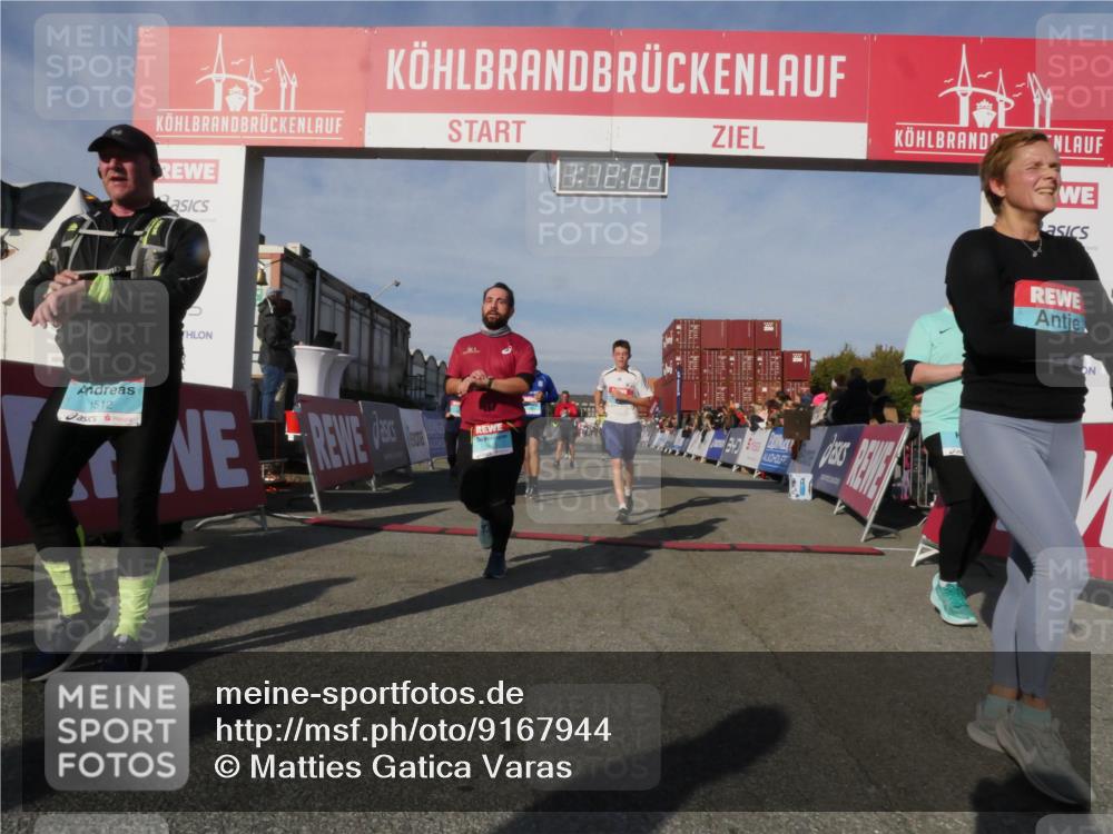 03.10.2025 - Köhlbrandbrückenlauf Matties Gatica Varas http://msf.ph/oto/9167944 03.10.2025 10:12:10 Ziel 1038, 1417, 1458, 1534, 1640, 1829, 1915, 1952, 2921, 3457, 3768, 3838 meine-sportfotos.de