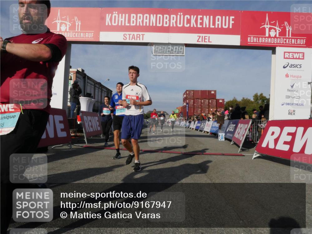 03.10.2025 - Köhlbrandbrückenlauf Matties Gatica Varas http://msf.ph/oto/9167947 03.10.2025 10:12:11 Ziel 1038, 1417, 1458, 1534, 1640, 1829, 1915, 3457, 3768, 3838 meine-sportfotos.de