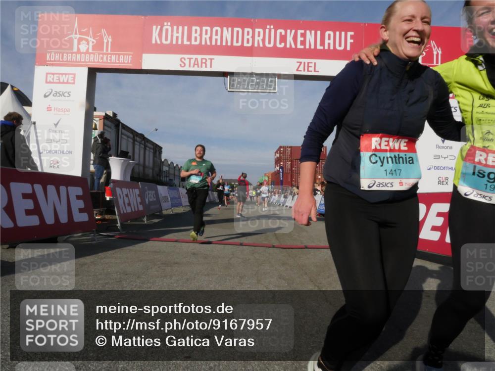 03.10.2025 - Köhlbrandbrückenlauf Matties Gatica Varas http://msf.ph/oto/9167957 03.10.2025 10:12:16 Ziel 1038, 1520, 1534, 1640, 1771, 1829, 2790, 2841, 2883, 3435, 3457, 3768 meine-sportfotos.de