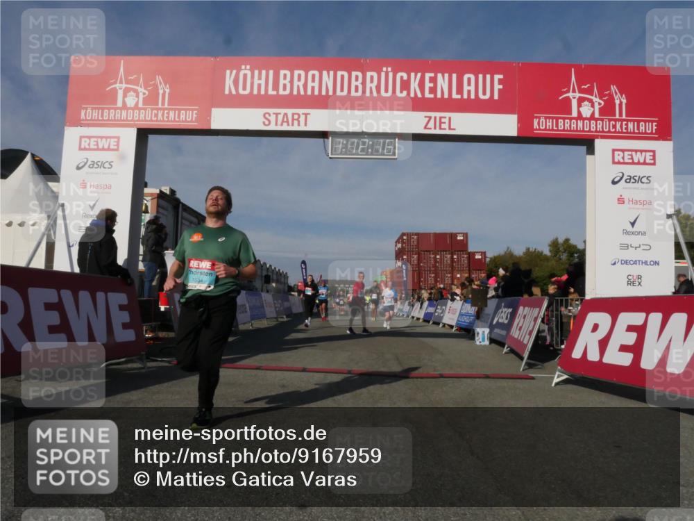 03.10.2025 - Köhlbrandbrückenlauf Matties Gatica Varas http://msf.ph/oto/9167959 03.10.2025 10:12:17 Ziel 1038, 1520, 1640, 1771, 1829, 2790, 2841, 2883, 3435, 3457, 3768 meine-sportfotos.de