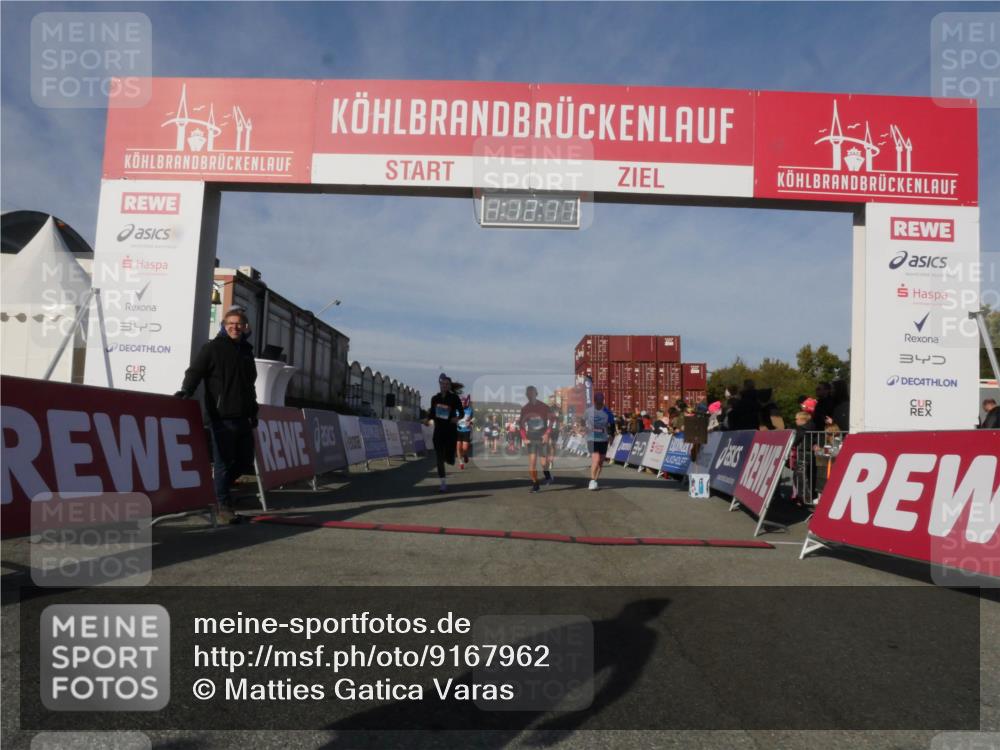 03.10.2025 - Köhlbrandbrückenlauf Matties Gatica Varas http://msf.ph/oto/9167962 03.10.2025 10:12:19 Ziel 1038, 1520, 1640, 1771, 1829, 2790, 2841, 2883, 3435, 3457, 3767, 3768 meine-sportfotos.de