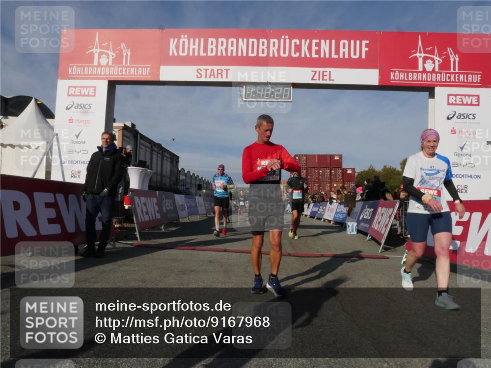 03.10.2025 - Köhlbrandbrückenlauf Matties Gatica Varas http://msf.ph/oto/9167968 03.10.2025 10:12:22 Ziel 1347, 1520, 1681, 1771, 2790, 2841, 2883, 3435, 3457, 3767, 3768 meine-sportfotos.de