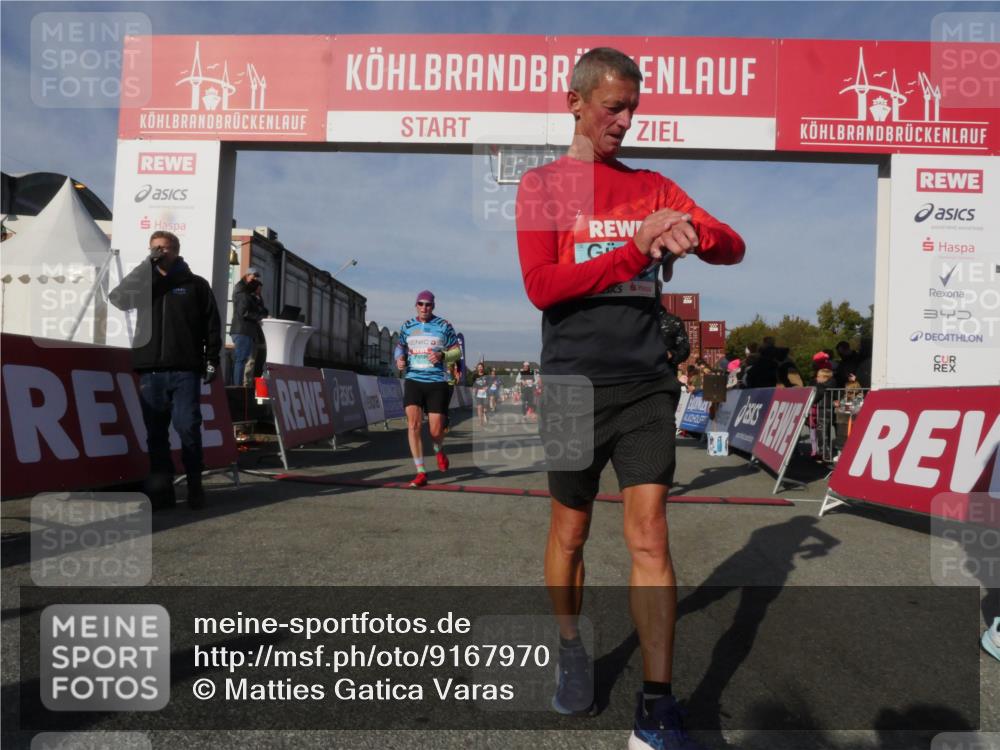 03.10.2025 - Köhlbrandbrückenlauf Matties Gatica Varas http://msf.ph/oto/9167970 03.10.2025 10:12:23 Ziel 1347, 1444, 1520, 1681, 1771, 2790, 2841, 2883, 3065, 3435, 3767 meine-sportfotos.de
