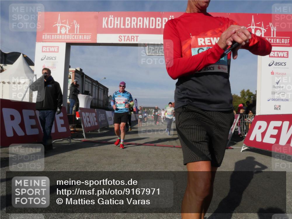 03.10.2025 - Köhlbrandbrückenlauf Matties Gatica Varas http://msf.ph/oto/9167971 03.10.2025 10:12:23 Ziel 1347, 1444, 1520, 1681, 1771, 2790, 2841, 2883, 3065, 3435, 3767 meine-sportfotos.de