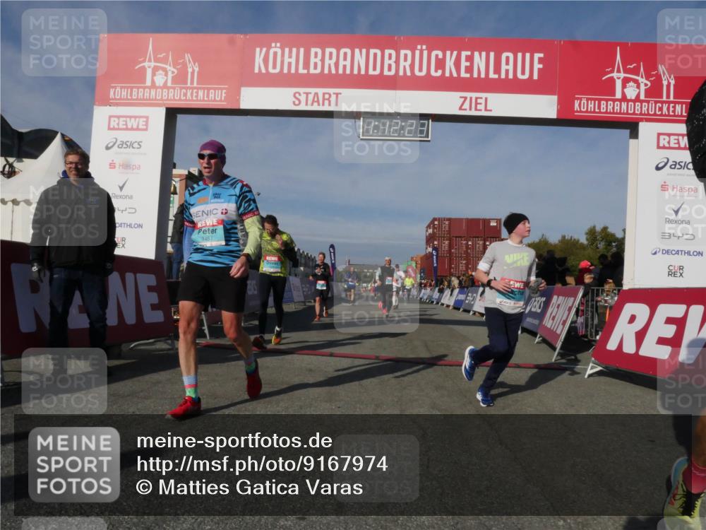 03.10.2025 - Köhlbrandbrückenlauf Matties Gatica Varas http://msf.ph/oto/9167974 03.10.2025 10:12:25 Ziel 1347, 1438, 1439, 1444, 1654, 1681, 1771, 2790, 2883, 3065, 3435, 3767 meine-sportfotos.de